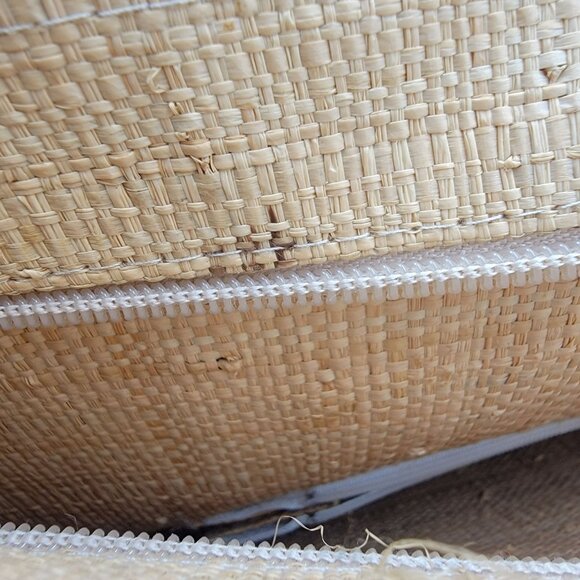 Natural Jute Tote Bag With Red Scallop Design & Wooden Ring Handles - Picture 13 of 16